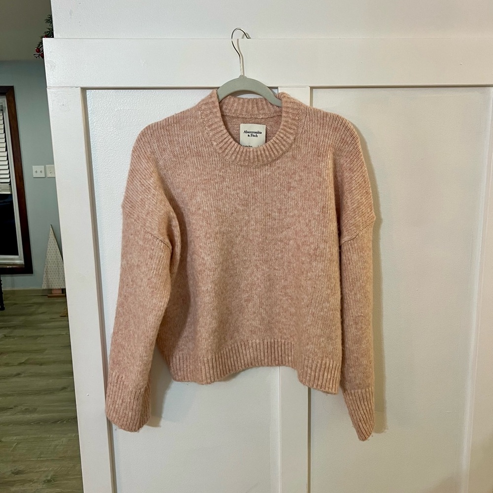 ABERCROMBIE PINK CREW SWEATER